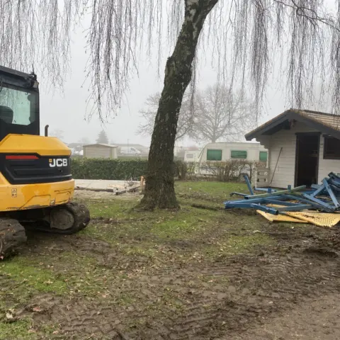 Demolition lodges