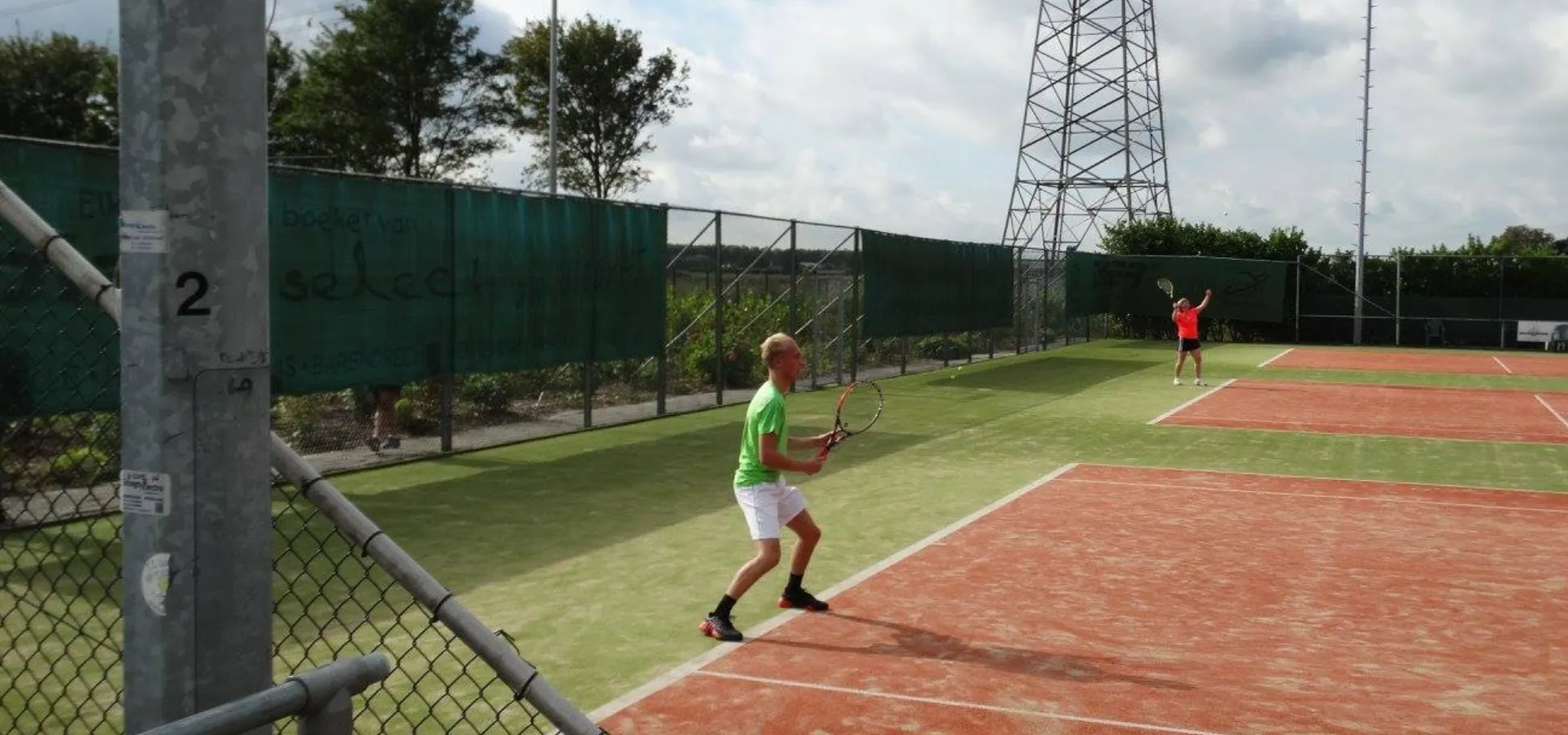 Tennis court fourpolders