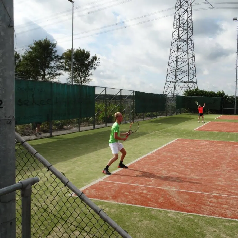 Tennis court fourpolders